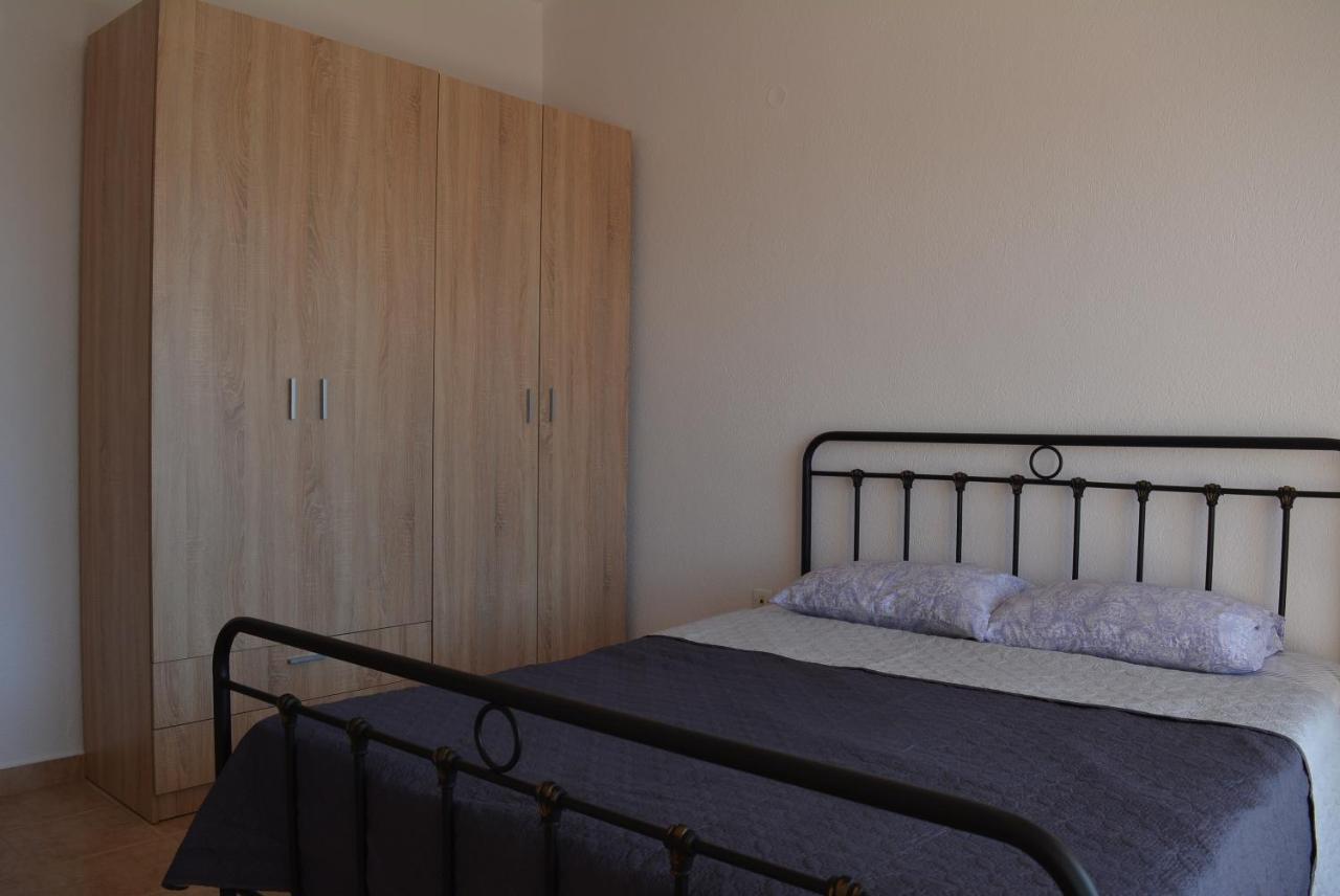 Panos Apartments เยราคินิ ภายนอก รูปภาพ